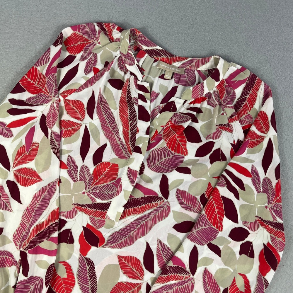 Banana‎ Republic Women's Red Floral Print Blouse Long Sleeve V-Neck Size S